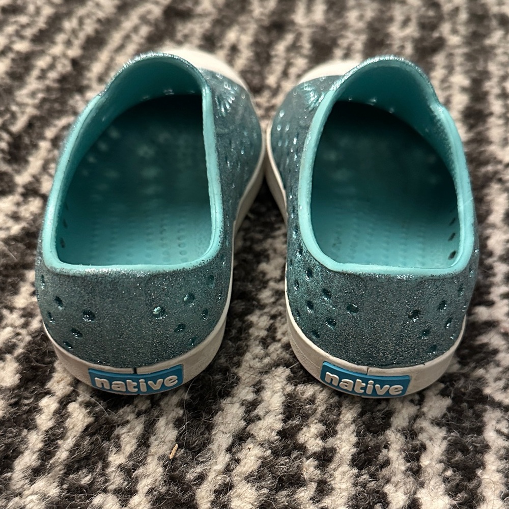 Native - Baby Blue Sparkle - Size C7 - Picture 3 of 4
